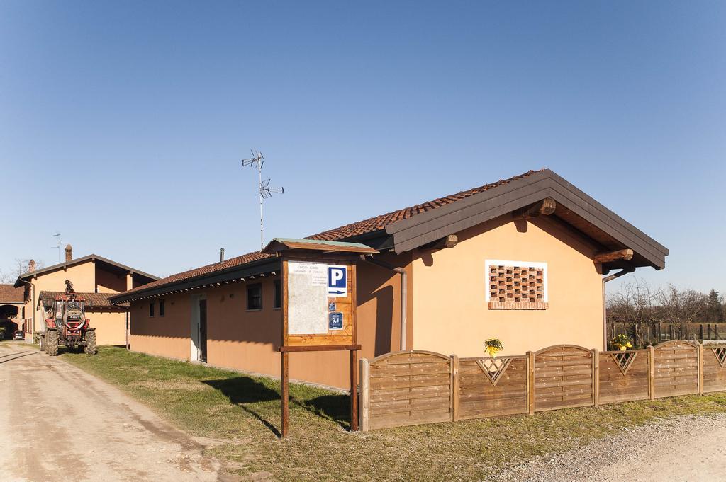 Agriturismo Cascina Aguzza Farm stay